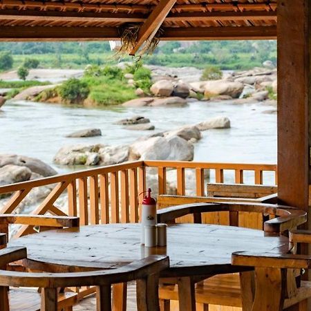 Готель Leo Woods Hampi River View Екстер'єр фото