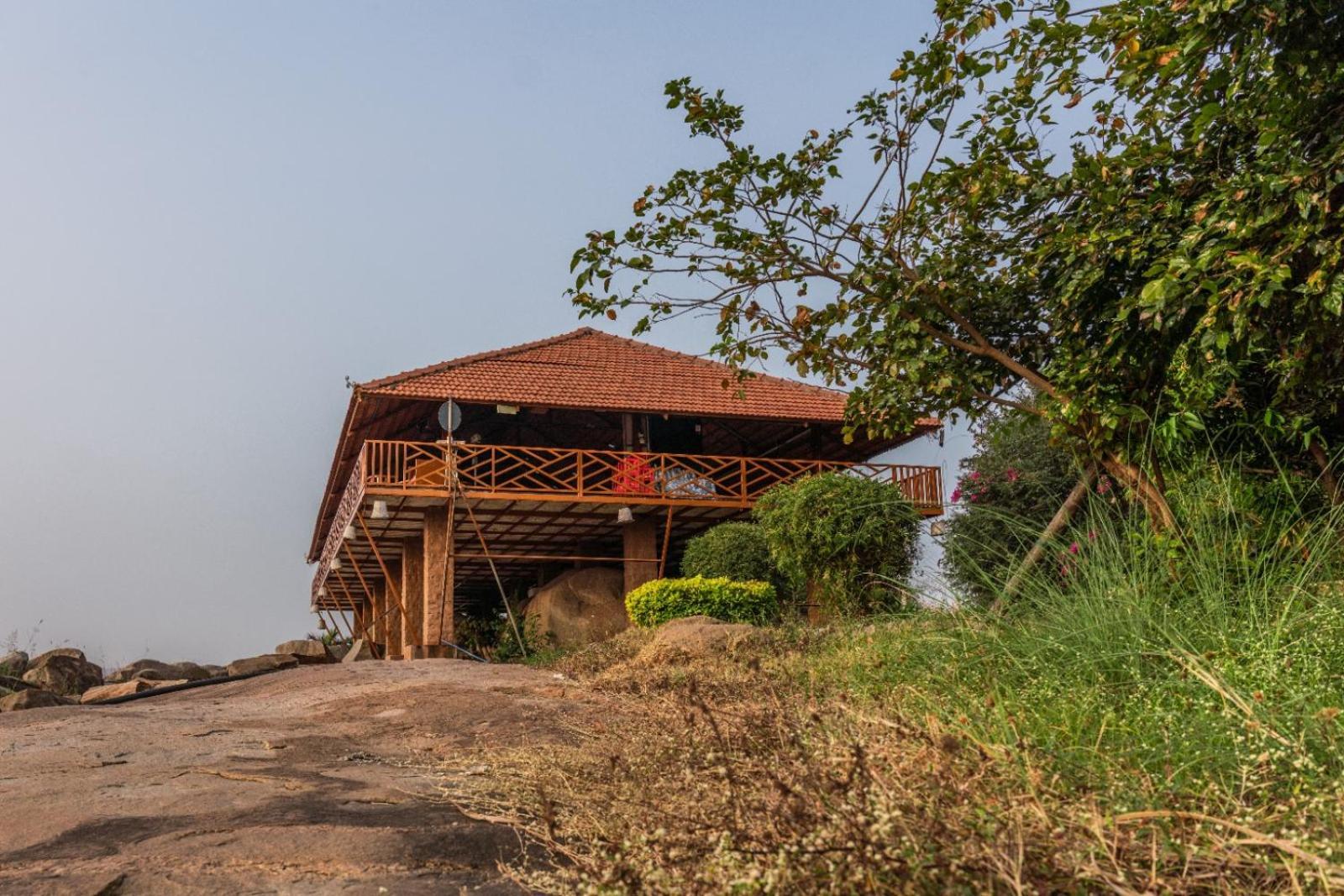 Готель Leo Woods Hampi River View Екстер'єр фото