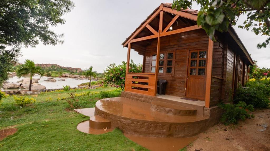 Готель Leo Woods Hampi River View Екстер'єр фото