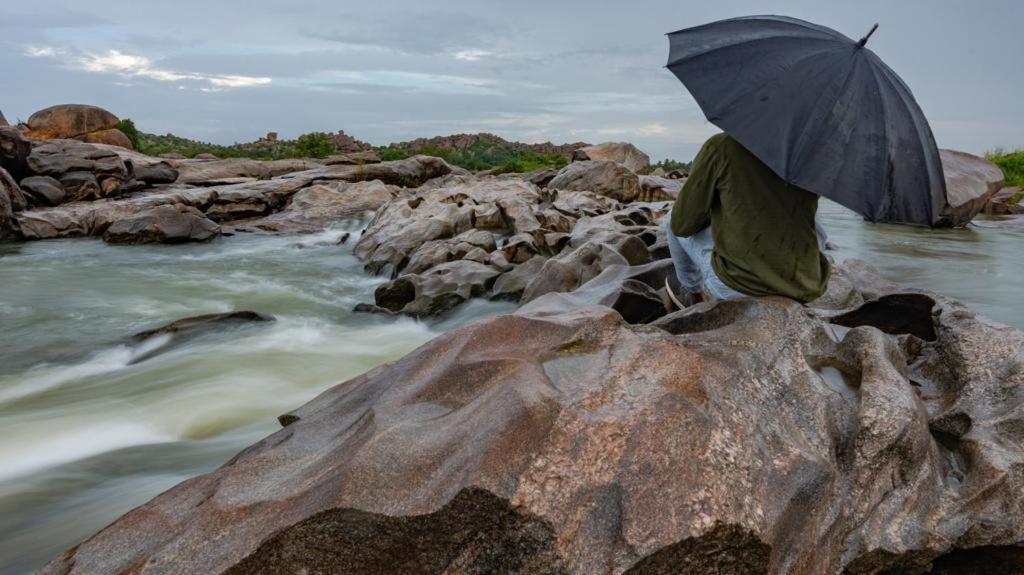 Готель Leo Woods Hampi River View Екстер'єр фото